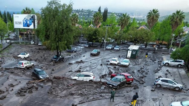 Emergencia en la Capital: Intensas Lluvias Provocan Impactante Aluvión y Desborde de Quebrada en las Condes