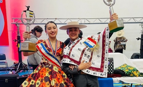 Curacaví celebra el triunfo nacional  de su pareja juvenil de cueca