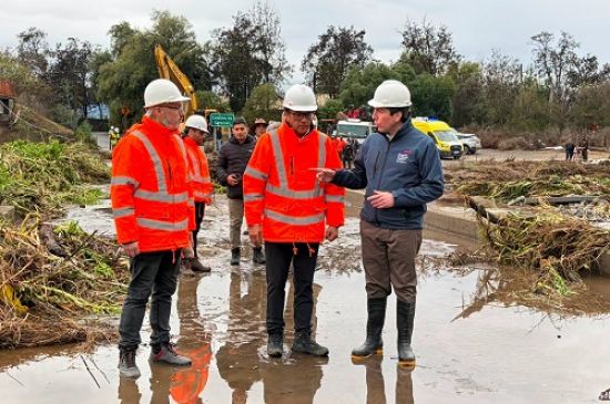 Delegado Presidencial Provincial inspeccionó sectores afectados por el sistema frontal en Curacaví y coordinó acciones para recuperar la conectividad