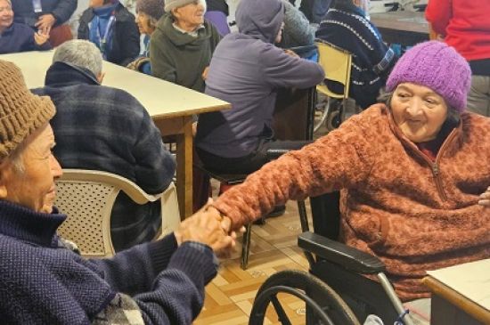 COMPASIÓN QUE ABRIGA:  Organizaciones se unen para cuidar y acompañar a los vecinos del Hogar Años Dorados de Cuyuncaví Alto