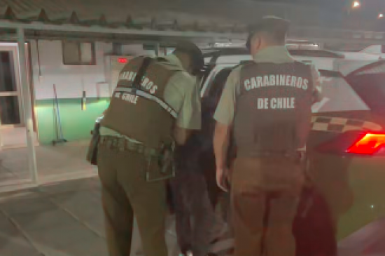 Eficaz operativo en Curacaví: Carabineros detiene a cuatro sujetos y recupera vehículo robado en El Quisco