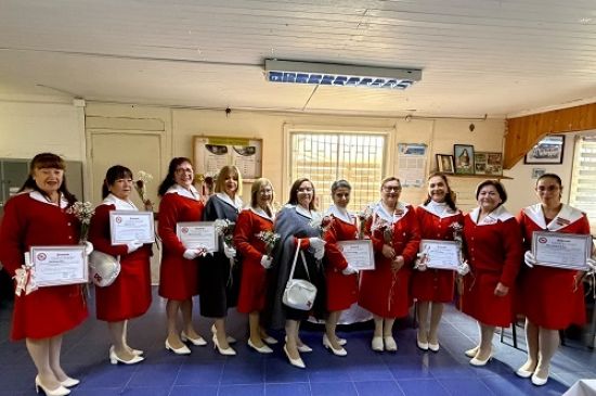 Damas de Rojo de Curacaví celebran 39 años al servicio de la comunidad y suman seis nuevas integrantes