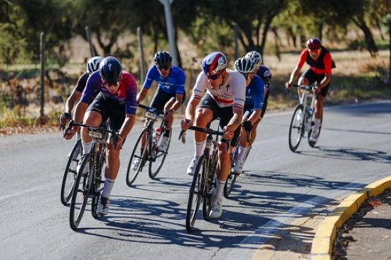 Tomás Quiroz y Karla Vallejos se imponen en el Gran Fondo Curacaví 2026 