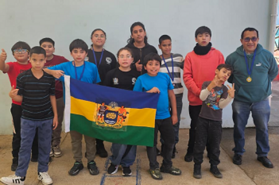 Jóvenes ajedrecistas de Curacaví destacan en masivo torneo regional en Valparaíso