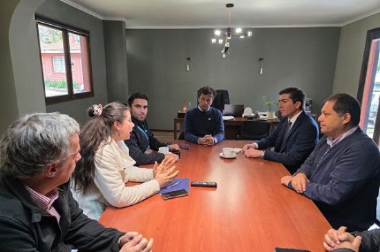 Municipio de Curacaví y Delegación Presidencial Coordinan Acciones para Fiscalizar Actividad Minera en Alto Carén