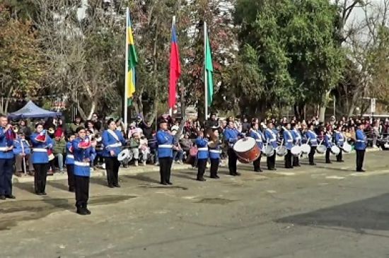 Curacaví rindió emotivo homenaje a las  Glorias Navales con masivo desfile cívico