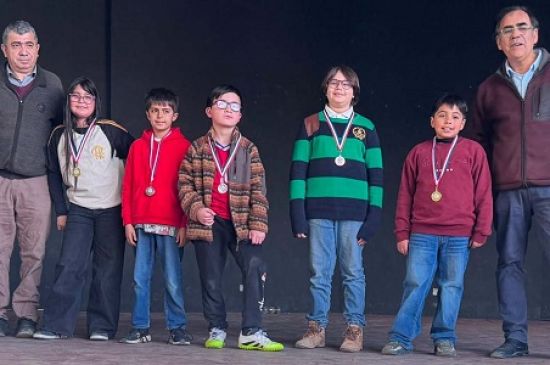 Gran actuación de la Escuela Municipal de Ajedrez de Curacaví en el Circuito Área 5