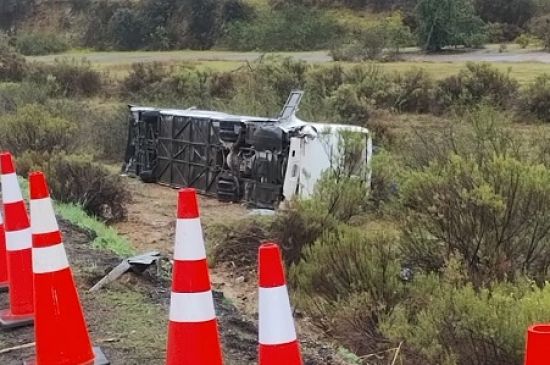 Grave volcamiento de bus en la Ruta 68 moviliza a equipos de emergencia y deja 15 personas lesionadas