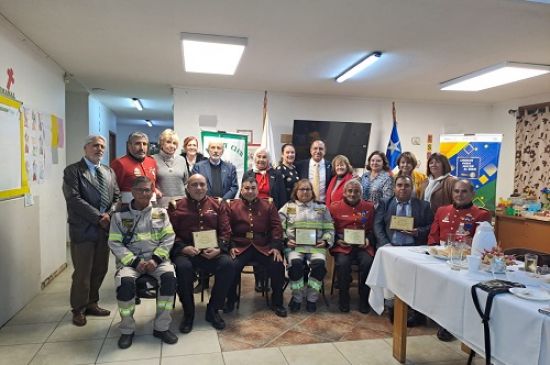 ROTARY CLUB CURACAVÍ DISTINGUE A VOLUNTARIOS DEL CUERPO DE BOMBEROS DE CURACAVÍ